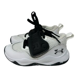 NWT Under Armour Grade School Zone BB 2 Basketball Shoes 11